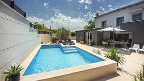 Fully equipped lovely holiday home with BBQ, terrace & pool - Image 4