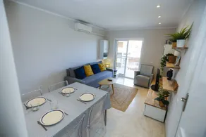 Apartment with terrace - Image 4