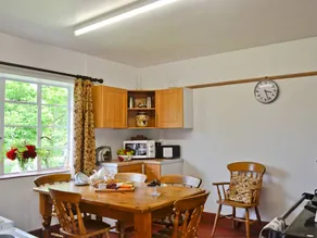 Cottage with BBQ, terrace & garden - Image 4