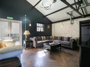 Cottage with garden, barbecue & hot tub - Image 3