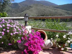 Holiday home with garden & pool - Image 5