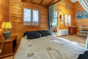 Chalet "Gîte" with Private Pool, Wi-Fi, and Air Conditioning - Image 5