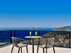 Holiday home with terrace, garden & private pool | Sea view - Image 5