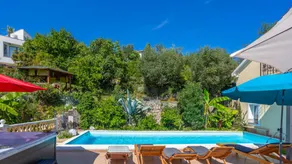 Villa with garden, hot tub & private pool - Image 3