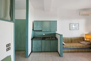 P. R. Club - Three-Room Enea 32 with Sea View, Private Terrace and Air Conditioning - Image 2