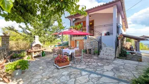 Beautiful holiday apartment with barbecue & garden | Mountain view - Image 2
