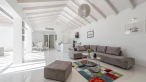 Apartment with garden, terrace & pool | Sea view - Image 2