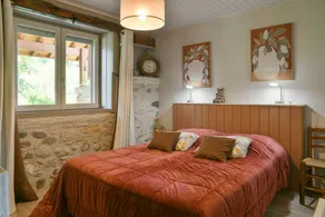 'Noisette' Guest Room with Mountain View, Shared Pool and Wi-Fi - Image 2
