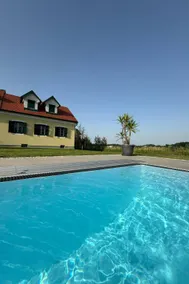 Holiday apartment with terrace, heated pool & barbecue - Image 3