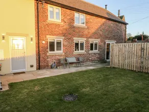 Family-oriented cottage with garden & hot tub | Pets are welcome - Image 3