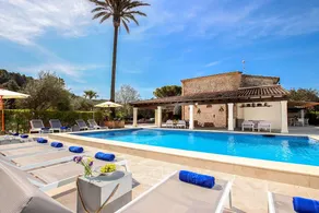 Villa with private pool - Image 3