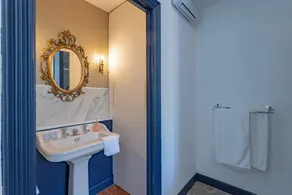 “Cers” Room with Shared Terrace, Wi-Fi, and Air Conditioning - Image 5