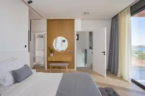 Villa with private pool - Image 3