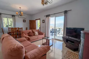 Fully equipped ample villa with terrace, private pool & barbeque | Mountain view | Pets allowed - Image 4
