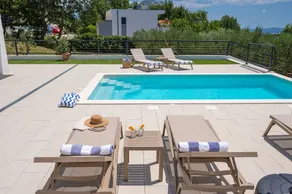 Villa Nacle with heated Pool near Omiš - Image 3