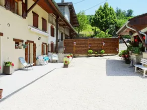 Holiday home with garden & BBQ | Mountain view - Image 5