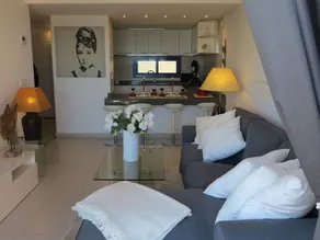 Pleasant flat with garden & pool - Image 5