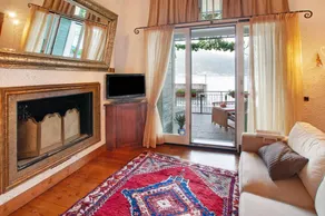 Fully equipped apartment with terrace & garden | Lake view - Image 4
