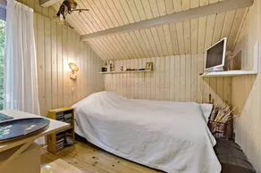 Fully equipped holiday home with terrace - Image 4