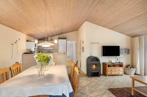 Holiday home with barbeque, terrace & hot tub | Dogs allowed - Image 4