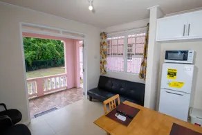 Children-friendly pleasant house with pool & garden - Image 2