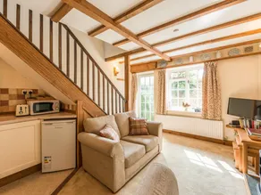 Charming cottage with garden & terrace - Image 4