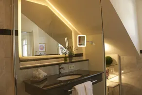 Apartment with garden & terrace - Image 3