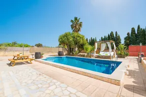 Villa with private pool, terrace & garden - Image 2