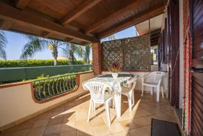 Appartement avec piscine et jardin - Image 2