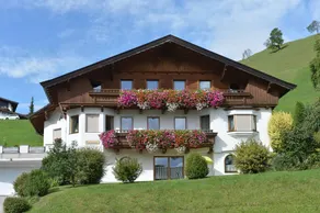 Apartment with terrace & garden - Image 4