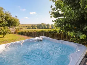 Family-friendly cottage with garden & hot tub | Dogs allowed - Image 2