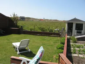 Holiday home with garden & terrace - Image 2