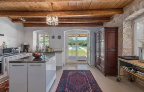 Villa with private pool, terrace & garden - Image 3