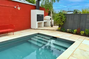 Maison avec jardin, piscine et barbecue - Image 2