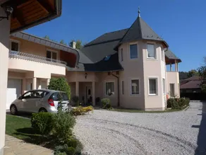 Holiday apartment with BBQ & garden - Image 2