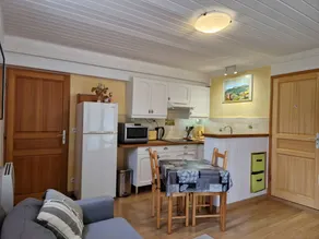 Cottage with BBQ, pool & terrace - Image 5