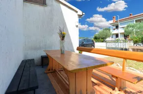 Flat with terrace & BBQ - Image 4