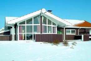 Fully equipped holiday home with garden, terrace & jacuzzi | Water view - Image 5