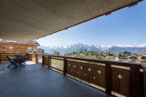 Fully equipped holiday apartment with jacuzzi, pool & sauna | Next to the ski - Image 2
