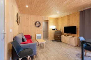 Fully equipped chalet with jacuzzi, garden & terrace | Pet-friendly - Image 3