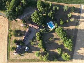 House with garden, pool & barbecue - Image 2