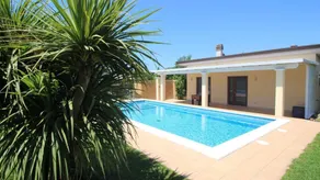 Maison avec jacuzzi, jardin et terrasse - Image 5