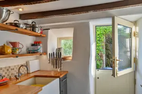 Cottage with terrace & garden - Image 4