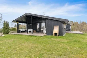 Family-friendly nice holiday home with garden & BBQ | Water view - Image 3