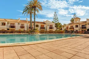 Flat with pool, garden & terrace - Image 4