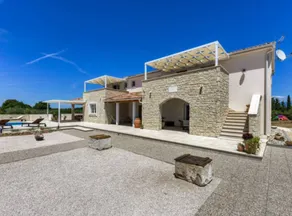 Fully equipped villa with private pool & barbecue - Image 2