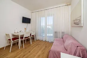 Apartamento vacacional con barbacoa, terraza y jardín | Vistas al jardín - Image 5