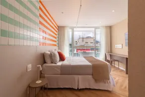 Apartment with terrace & pool - Image 4