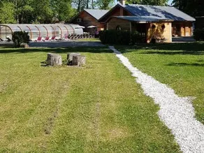 Location insolite avec piscine chauffée et terrasse - Image 3