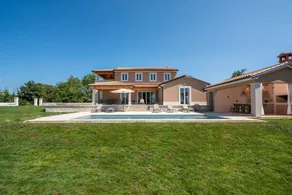 Family-oriented villa with terrace, garden & private pool - Image 3